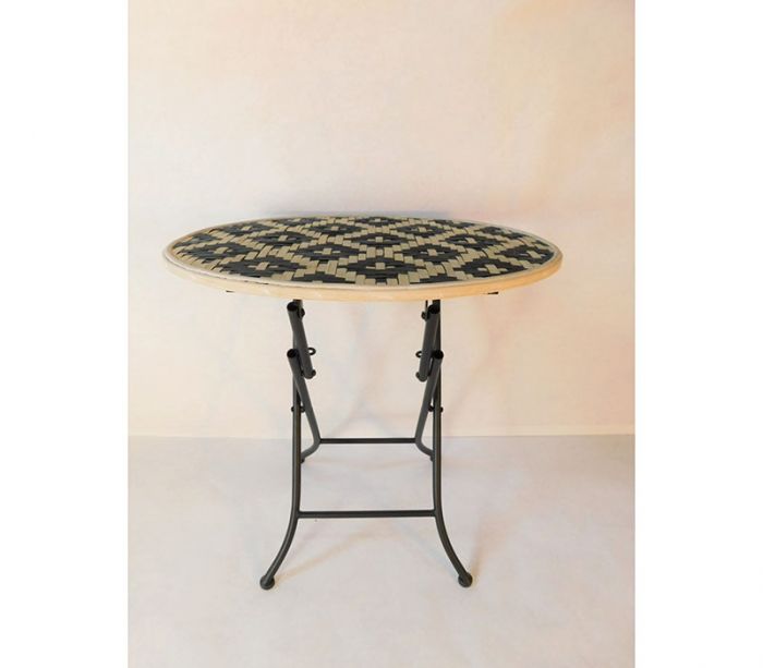 Table with Diamond Pattern