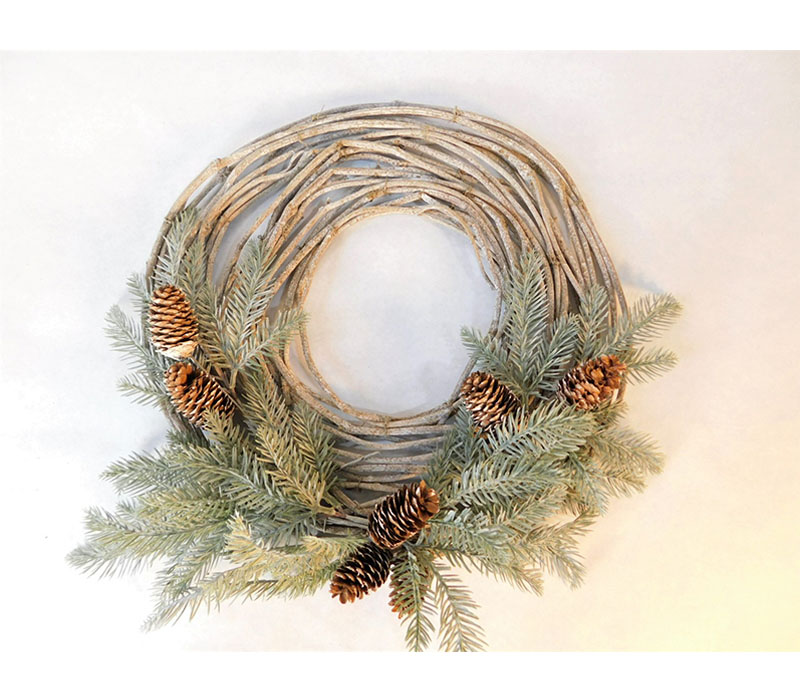 Wreath - Pine and Pinecone - 22-inch