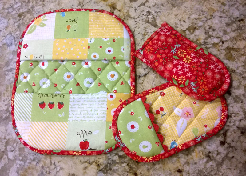 Riley Blake Sweet Orchard Fabric used on Pot Holders and Pinchers book