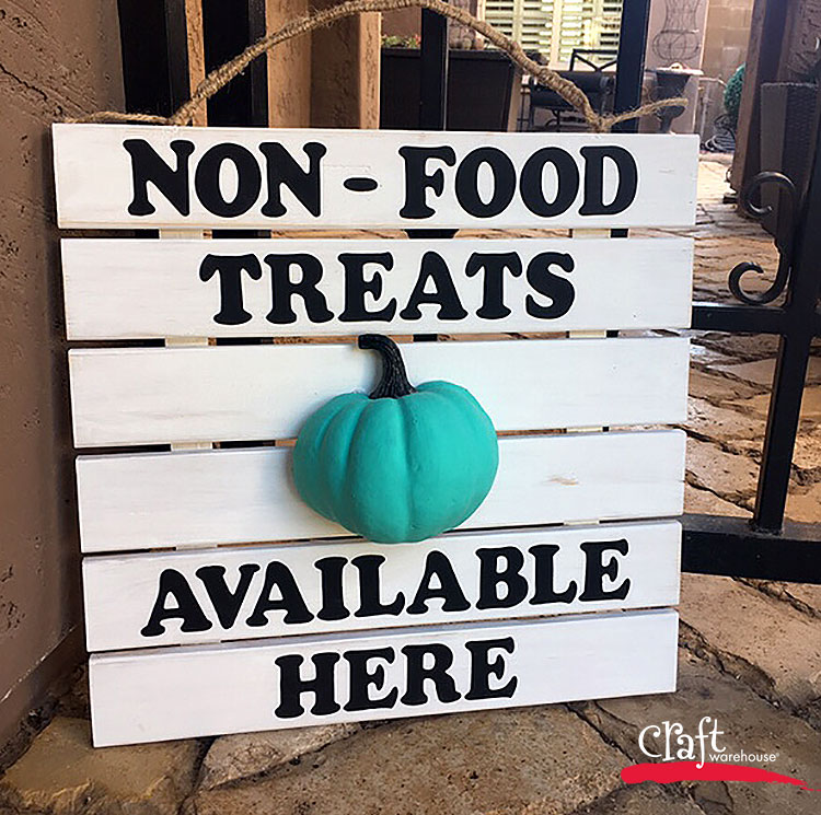 Make a teak Pumpkin Slat Sign for Halloween at Craft Warehouse